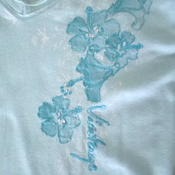 Garage Women's Sky Blue Floral Short Sleeve V-Neck Tee, Large - Picture 7 of 15